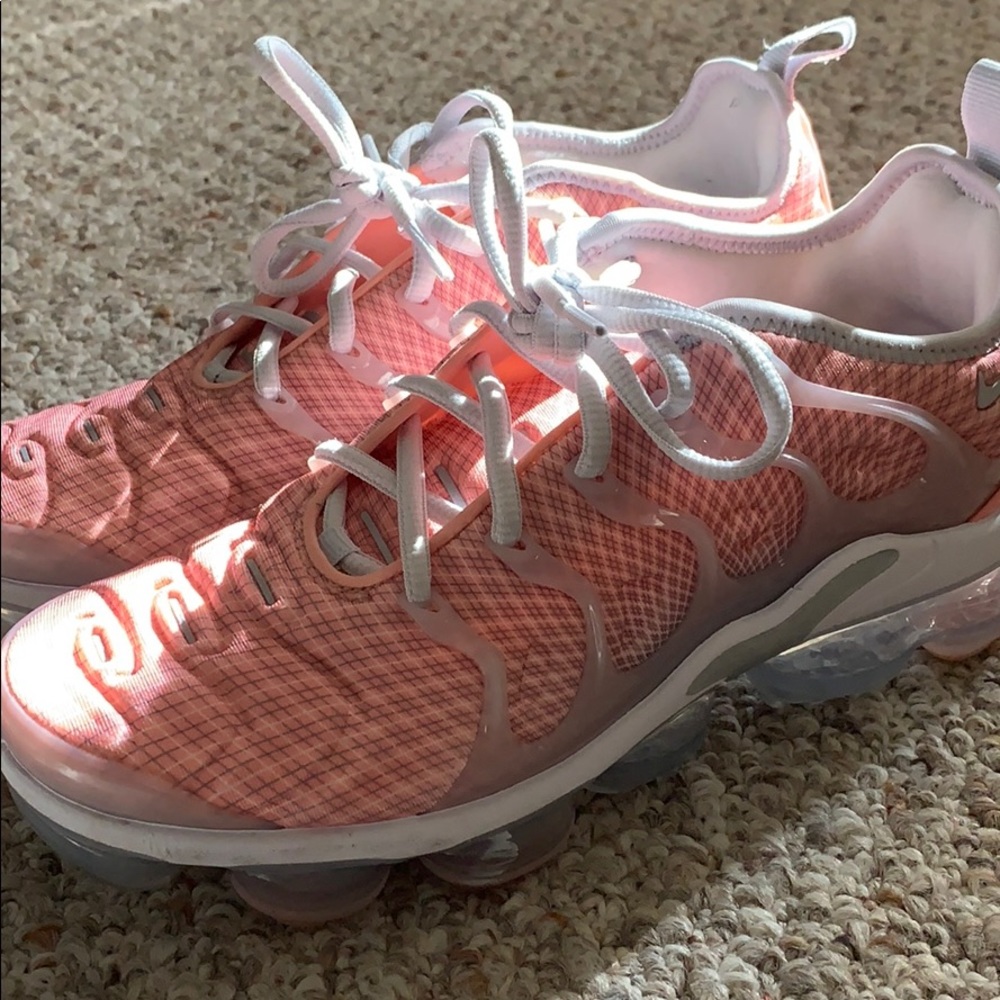 Nike vapormax bleached coral